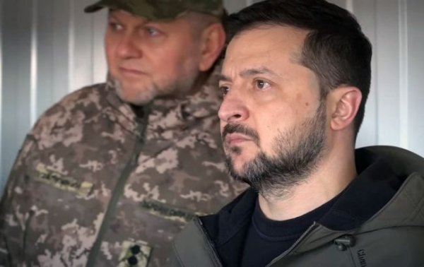 Между двух огней. Уволит ли Зеленский Залужного и что стоит за их конфликтом
Между двух огней. Уволит ли Зеленский Залужного и что стоит за их конфликтом