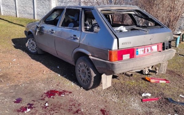 Ворожий дрон атакував авто з цивільними на Дніпропетровщині, двоє людей у важкому стані
Ворожий дрон атакував авто з цивільними на Дніпропетровщині, двоє людей у важкому стані