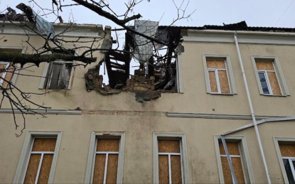 Російські війська знову обстрілюють Херсон
Російські війська знову обстрілюють Херсон