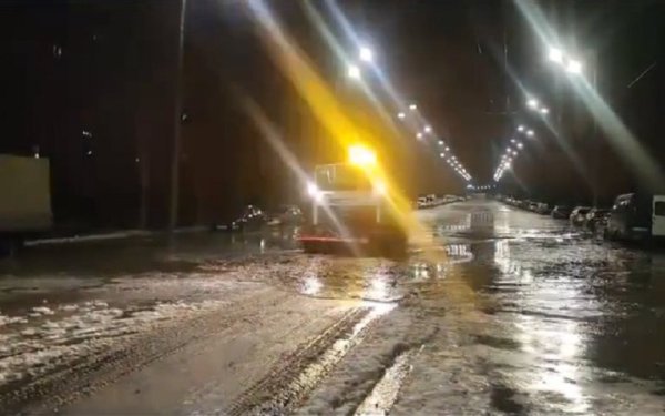 У Києві ліквідовують пошкодження водогону на Борщагівці
У Києві ліквідовують пошкодження водогону на Борщагівці