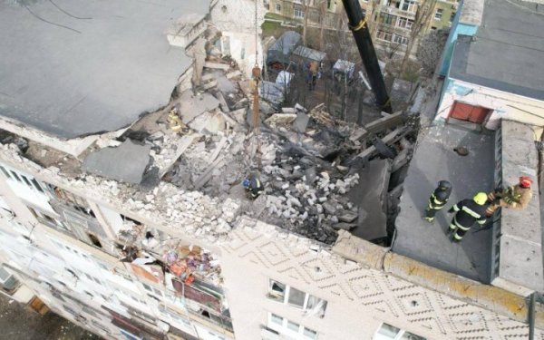 Російська атака на Дніпро: З-під завалів дістали тіло двох жертв (оновлення)
Російська атака на Дніпро: З-під завалів дістали тіло двох жертв (оновлення)