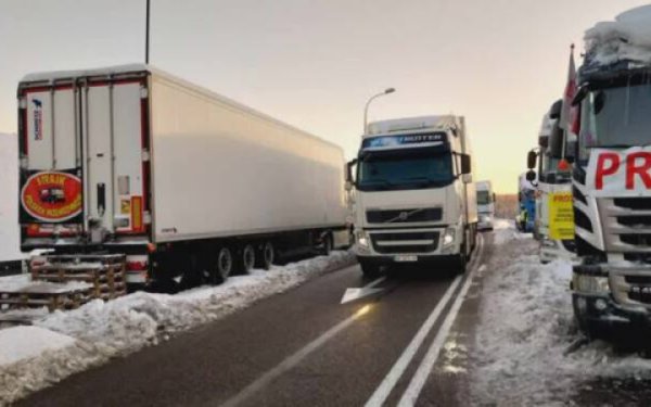 Уряд Польщі підписав угоду з фермерами про призупинення блокування КПП &ldquo;Медика-Шегині&rdquo;
                                