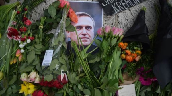Семье Навального не отдают его тело, но заявили, что "криминала не обнаружено" Семье Навального не отдают его тело, но заявили, что "криминала не обнаружено"