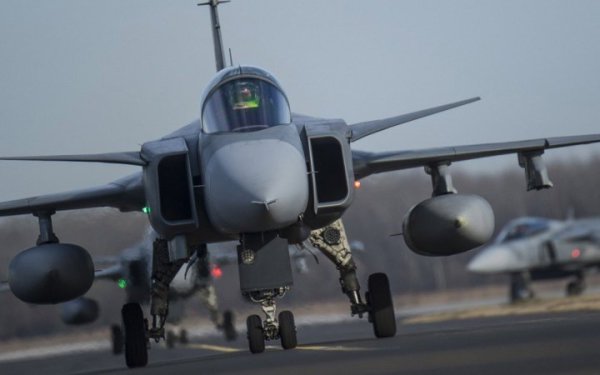 Швеція готова надати Україні свої винищувачі Gripen, але після вступу до НАТО
Швеція готова надати Україні свої винищувачі Gripen, але після вступу до НАТО