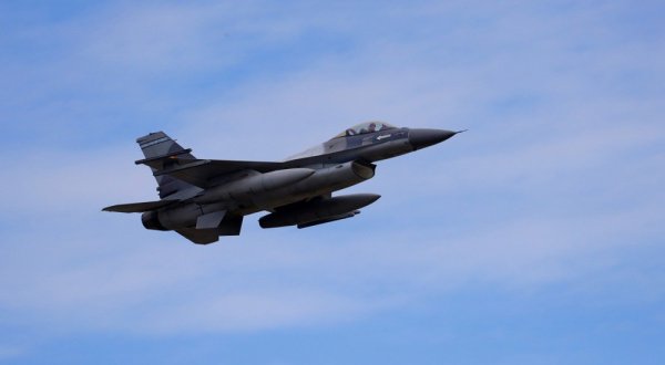 В Україні обстежують аеродроми для прийому винищувачів F-16
