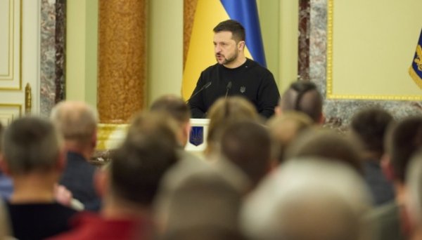 Зеленський зустрівся з представниками оборонної промисловості та вручив нагороди Зеленський зустрівся з представниками оборонної промисловості та вручив нагороди