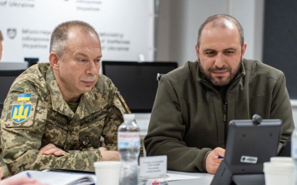 Умєров та Сирський поспілкувались із західними партнерами
Умєров та Сирський поспілкувались із західними партнерами