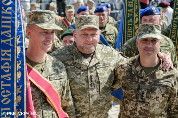 Между двух огней. Уволит ли Зеленский Залужного и что стоит за их конфликтом
Между двух огней. Уволит ли Зеленский Залужного и что стоит за их конфликтом
