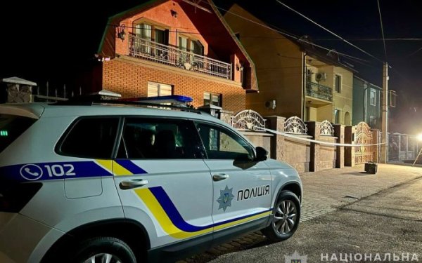 У Мукачеві вночі невідомий кинув гранату на подвірʼя депутата Закарпатської облради
У Мукачеві вночі невідомий кинув гранату на подвірʼя депутата Закарпатської облради