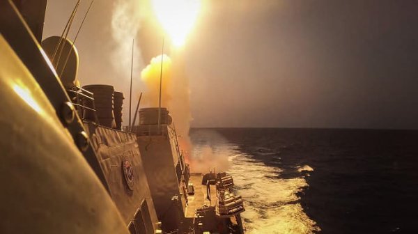 Военные США и Британии атаковали хуситов в Йемене ракетами "Томагавк" – АР Военные США и Британии атаковали хуситов в Йемене ракетами "Томагавк" – АР