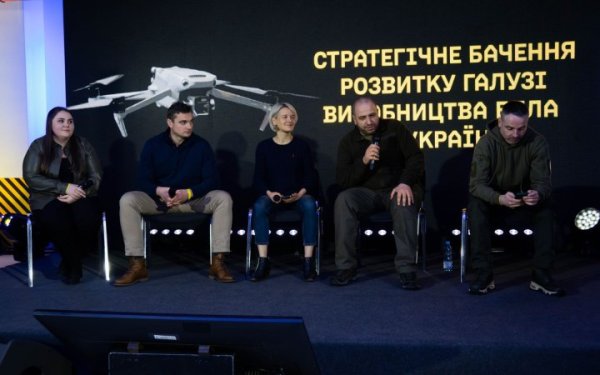 Дронів буде більше. Цього року в планах контракти на сотні тисяч безпілотників, – Умєров
Дронів буде більше. Цього року в планах контракти на сотні тисяч безпілотників, – Умєров