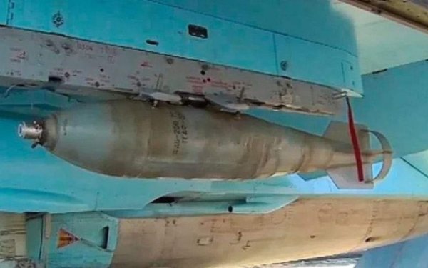 Росіяни через морози не можуть знешкодити свою авіабомбу, яку скинули на Рубіжне
Росіяни через морози не можуть знешкодити свою авіабомбу, яку скинули на Рубіжне