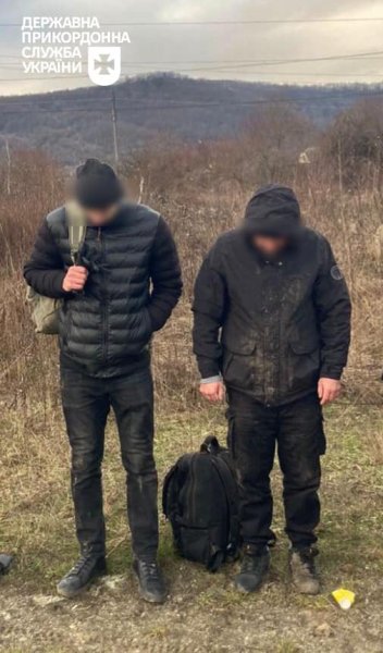 Прикордонники затримали девʼятьох чоловіків, які збиралися незаконно потрапити до Словаччини
Прикордонники затримали девʼятьох чоловіків, які збиралися незаконно потрапити до Словаччини
