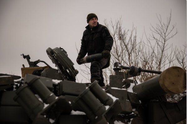 Українські танкісти показали, як працює танк Т-64
Українські танкісти показали, як працює танк Т-64