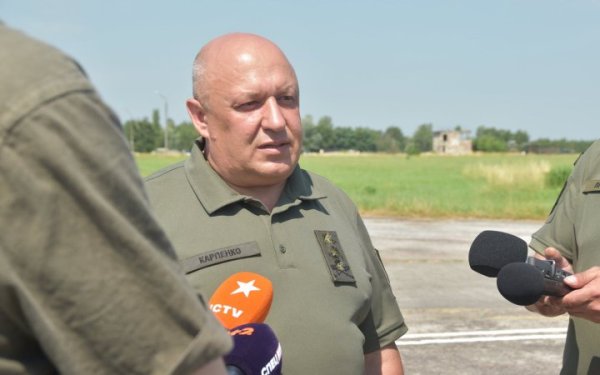 Зеленський змінив командувача Сил логістики ЗСУ
                                