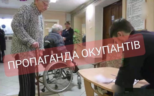 Росіяни роздають паспорти немічним лежачим хворим, - Іван Федоров
Росіяни роздають паспорти немічним лежачим хворим, - Іван Федоров