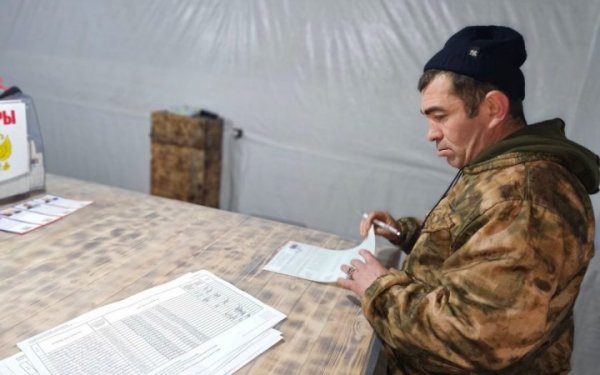 Окупанти стягують особовий склад ЗС РФ для "явки" на псевдовиборах на тимчасово окупованих територіях
Окупанти стягують особовий склад ЗС РФ для "явки" на псевдовиборах на тимчасово окупованих територіях