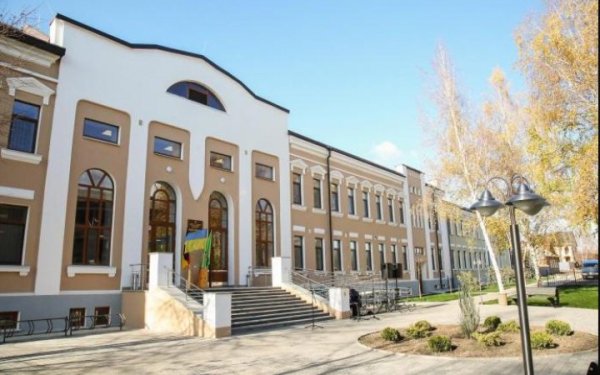 Росіяни вночі атакували лікарню у Вовчанську на Харківщині
                                