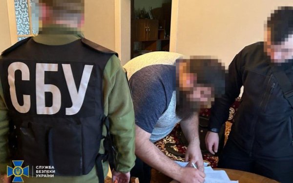 На Закарпатті 2 клірики УПЦ (МП) розповсюджували у соцмережах заборонену комуністичну символіку та радянські гасла
На Закарпатті 2 клірики УПЦ (МП) розповсюджували у соцмережах заборонену комуністичну символіку та радянські гасла