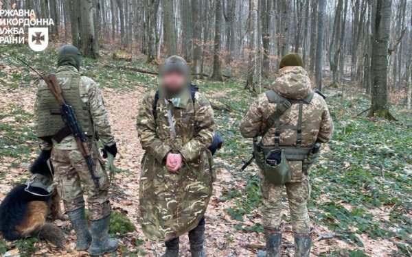 Прикордонники затримали девʼятьох чоловіків, які збиралися незаконно потрапити до Словаччини
Прикордонники затримали девʼятьох чоловіків, які збиралися незаконно потрапити до Словаччини