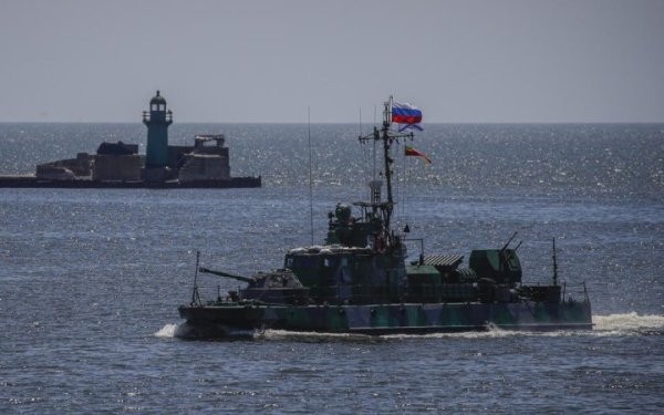 Росія тримає по одному ракетоносію у Чорному та Середземному морях
Росія тримає по одному ракетоносію у Чорному та Середземному морях