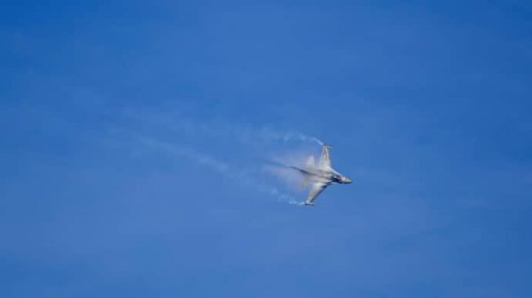 В Южной Корее разбился американский истребитель F-16 – СМ� В Южной Корее разбился американский истребитель F-16 – СМ�