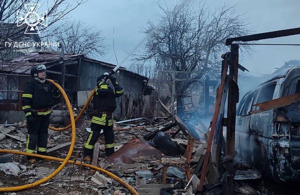 Бійці ДСНС ліквідували дві пожежі у Вовчанську
Бійці ДСНС ліквідували дві пожежі у Вовчанську