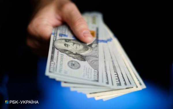 Доллар приостановил падение: НБУ установил официальный курс на 24 января
Доллар приостановил падение: НБУ установил официальный курс на 24 января