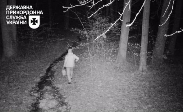Прикордонники затримали девʼятьох чоловіків, які збиралися незаконно потрапити до Словаччини
Прикордонники затримали девʼятьох чоловіків, які збиралися незаконно потрапити до Словаччини