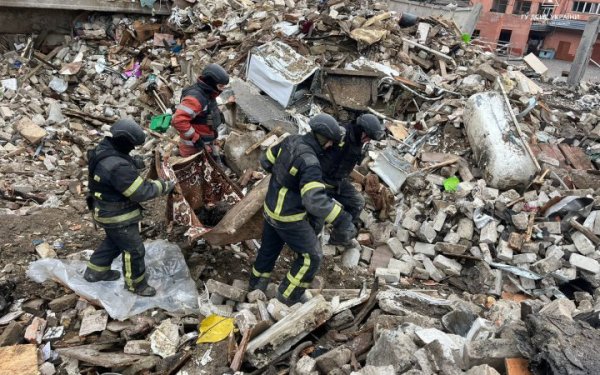 У Куп'янську з-під завалів дістали тіло ще одного чоловіка, кількість жертв збільшилася
У Куп'янську з-під завалів дістали тіло ще одного чоловіка, кількість жертв збільшилася