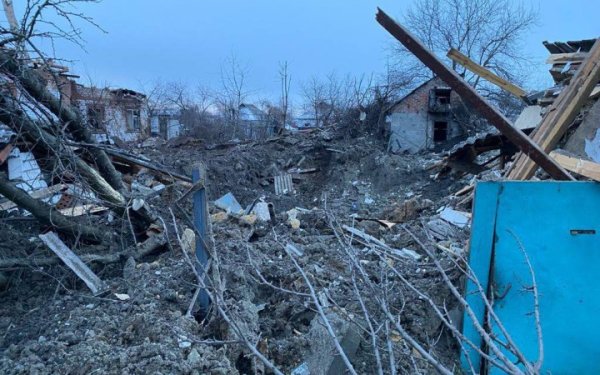 На Донеччині, Херсонщині, Хмельниччині тривають аварійно-рятувальні роботи після атак Росії, майже пів сотні потерпілих
На Донеччині, Херсонщині, Хмельниччині тривають аварійно-рятувальні роботи після атак Росії, майже пів сотні потерпілих