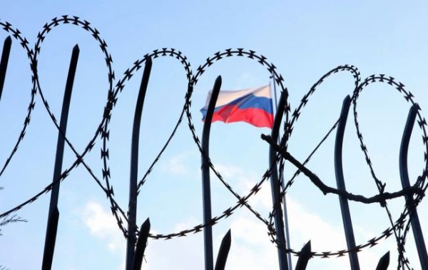 Ослабление принятых санкций - опасный сигнал, который ЕС дает России, - эксперт
Ослабление принятых санкций - опасный сигнал, который ЕС дает России, - эксперт