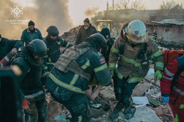 У Куп'янську з-під завалів дістали тіло ще одного чоловіка, кількість жертв збільшилася
У Куп'янську з-під завалів дістали тіло ще одного чоловіка, кількість жертв збільшилася