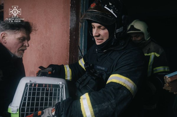 В Києві завершились роботи з ліквідації наслідків ранкової атаки росіян
В Києві завершились роботи з ліквідації наслідків ранкової атаки росіян