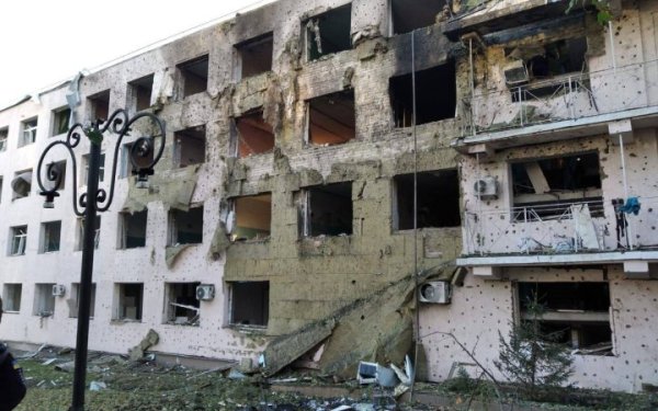 Російські окупанти скинули авіабомбу на Куп'янщину &mdash; у 10-річного хлопчика травматична ампутація ноги 
                                
