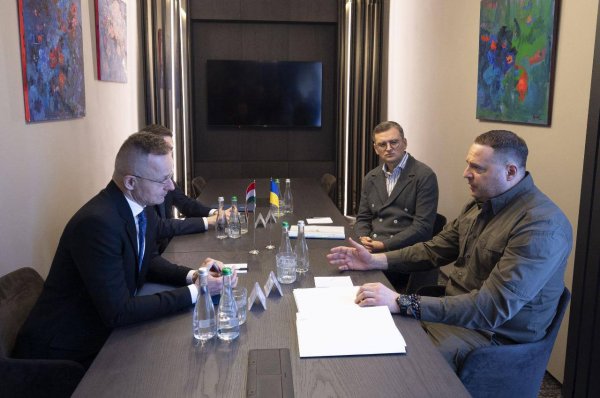 
Сийярто в Ужгороде. Все подробности встречи представителей Украины и Венгрии 