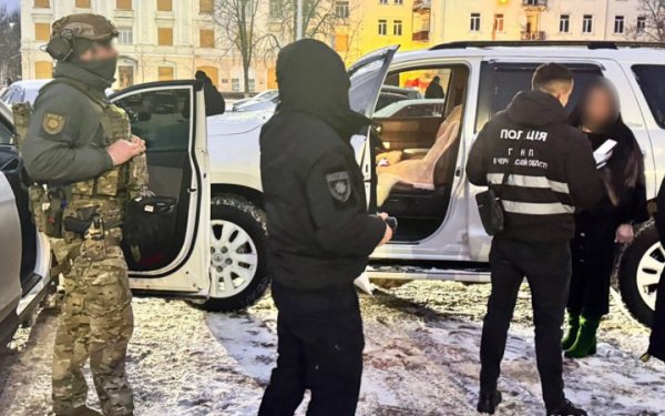 На Чернігівщині затримали адвокатку за підозрою в організації отримання статусу непридатного до військової служби
На Чернігівщині затримали адвокатку за підозрою в організації отримання статусу непридатного до військової служби