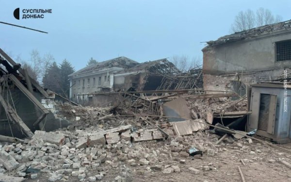 Окупанти вдарили "Іскандером" по керамічному цеху в Слов'янську на Донеччині
Окупанти вдарили "Іскандером" по керамічному цеху в Слов'янську на Донеччині