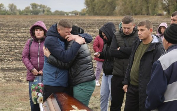 Для дітей, які стали сиротами після російського удару по Грозі, зібрали більше 1 млн гривень
Для дітей, які стали сиротами після російського удару по Грозі, зібрали більше 1 млн гривень