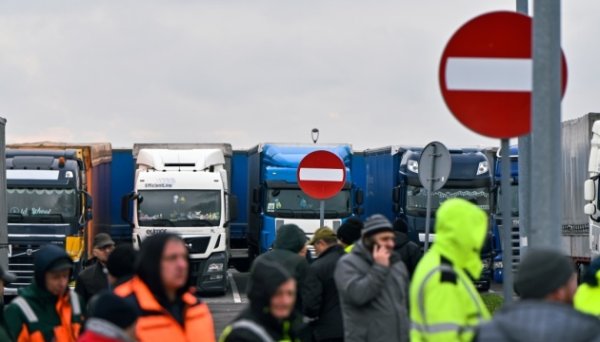Уряд Польщі домовився з фермерами про призупинення протесту на КПП «Медика-Шегині» Уряд Польщі домовився з фермерами про призупинення протесту на КПП «Медика-Шегині»