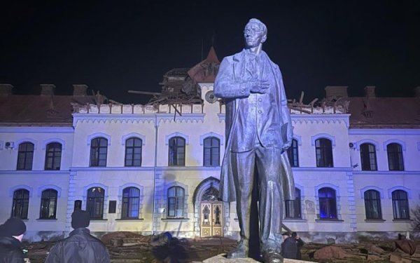 ​На Львівщині через атаку "шахедів" знищений музей Шухевича
                                