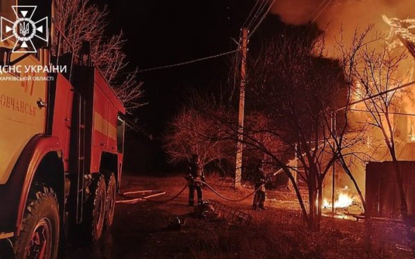 Бійці ДСНС ліквідували дві пожежі у Вовчанську
Бійці ДСНС ліквідували дві пожежі у Вовчанську