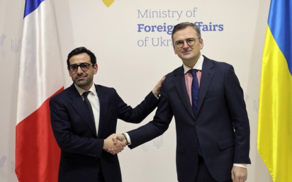 Франція налаштована посилювати спроможність України виробляти озброєння на своїй території, – глава МЗС
Франція налаштована посилювати спроможність України виробляти озброєння на своїй території, – глава МЗС
