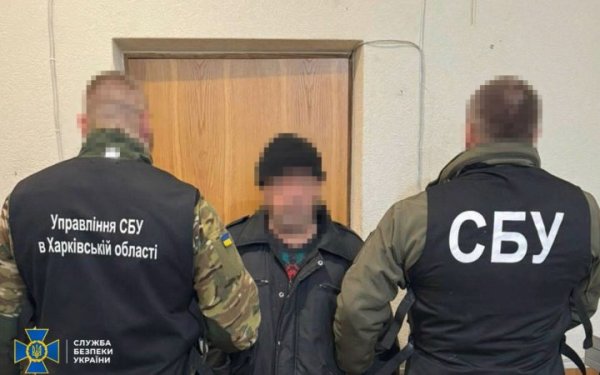 На Харківщині затримали колишнього інженера телерадіокомпанії, який організував трансляцію росТБ під час окупації регіону
На Харківщині затримали колишнього інженера телерадіокомпанії, який організував трансляцію росТБ під час окупації регіону
