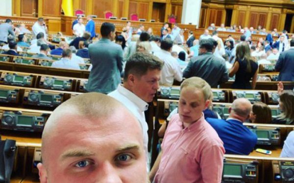 Колишній "слуга" вніс заставу за клірика УПЦ МП, який виправдовував агресію РФ
Колишній "слуга" вніс заставу за клірика УПЦ МП, який виправдовував агресію РФ