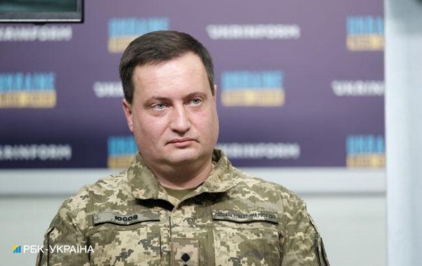 
Россияне склепали бред о "покушении" Зеленского на Макрона. В ГУР разбили фейк 