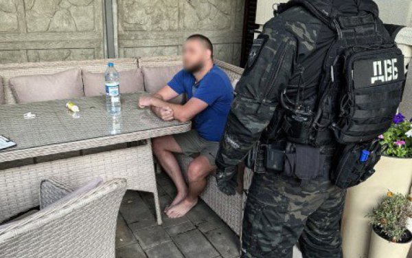 Повідомили про підозру ділкам, які збували фальшиві документи через Telegram
Повідомили про підозру ділкам, які збували фальшиві документи через Telegram