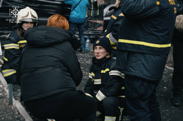 В Києві завершились роботи з ліквідації наслідків ранкової атаки росіян
В Києві завершились роботи з ліквідації наслідків ранкової атаки росіян