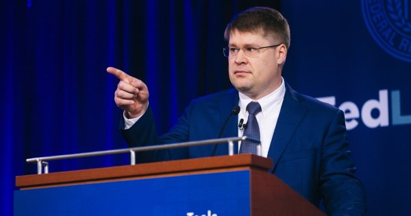 Больше налогов, меньше доходов. Какой может быть экономика военного времени и что она даст стране
Больше налогов, меньше доходов. Какой может быть экономика военного времени и что она даст стране