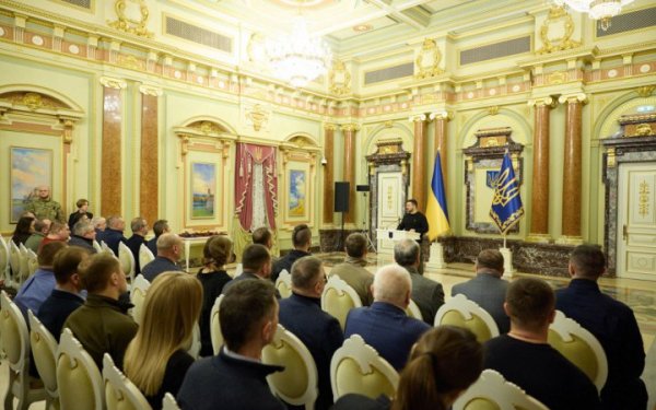 Зеленський нагородив представників компаній оборонно-промислового комплексу
Зеленський нагородив представників компаній оборонно-промислового комплексу